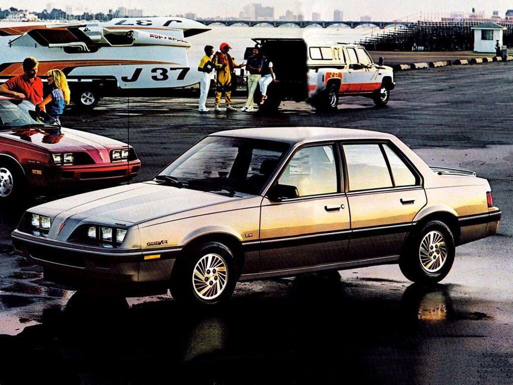 Pontiac Sunbird 2 поколение, седан (09.1983 - 03.1988)